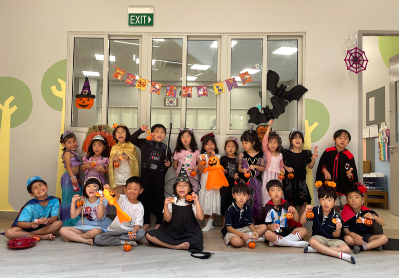 유치원 Halloween 사탕 나누기