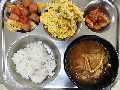 10.29:쌀밥,닭개장,소세지야채볶음,스크램블에그,배추김치