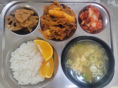 12.4:쌀밥,파계란국,쭈꾸미목살볶음,연근조림,배추김치,오렌지
