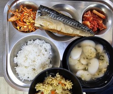 5.26:쌀밥,떡국,고등어구이,콩나물무침,배추김치