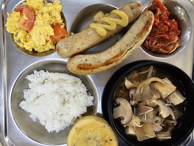 9.8:쌀밥,버섯찌개,소세지구이&머스타드,토마토계란볶음,배추김치,꿀호떡