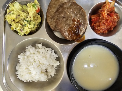 12.4:쌀밥,크림스프,소고기패티&소스,고구마샐러드,배추김치