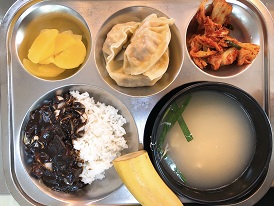 9.1:짜장밥,부추계란국,만두찜,단무지,배추김치,바나나