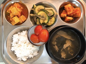 9.10:쌀밥,소고기미역국,마파두부,느타리호박볶음,배추김치,방울토마토