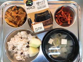 4.18:팥밥,오징어무국,돈육김치볶음,도시락김,무말랭이무침,멜론