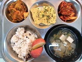 9.13:팥밥,북어콩나물국,오징어목살볶음,계란찜,배추김치,사과