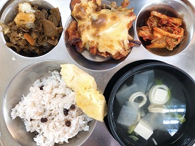 10.11:팥밥,오징어무국,간장돼지불고기,가지그라탕,배추김치,파인애플