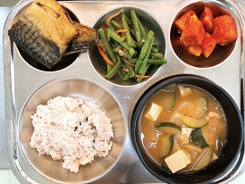 4.4:흑미밥,청국장찌개,고등어데리야끼구이,롱빈볶음,깍두기