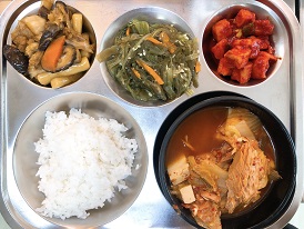 5.15:쌀밥,참치김치찌개,궁중떡볶이,미역줄기볶음,깍두기