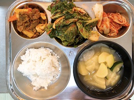 5.16:쌀밥,감자수제비국,돈육양배추볶음,상추겉절이,배추김치