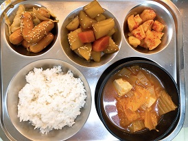 6.12:보리밥,참치김치찌개,비엔나소세지볶음,감자조림,깍두기