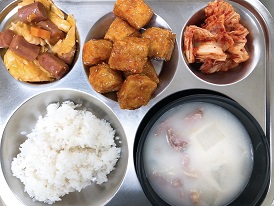 7.14:쌀밥,설렁탕,소세지야채볶음,두부강정,배추김치