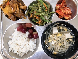 8.21:녹두밥,콩나물국,안동찜닭,롱빈볶음,배추김치,포도