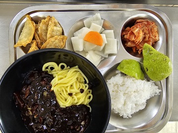 11.24:쌀밥,짜장면,튀김만두,무피클,배추김치,배